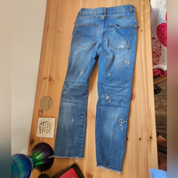 Embroidered Ankle Pants in Size 5 - Picture 2 of 4